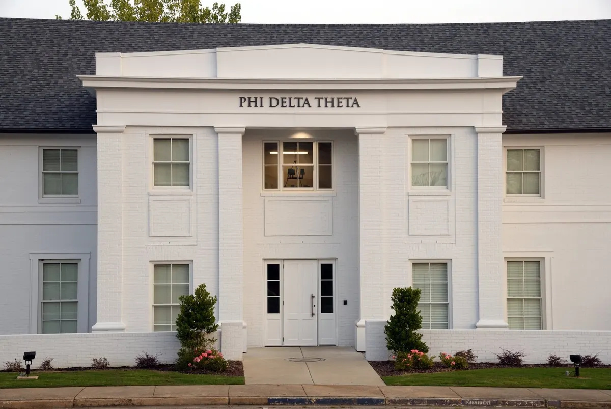 Phi Delta Theta Fraternity House — Mississippi State University: photo 7