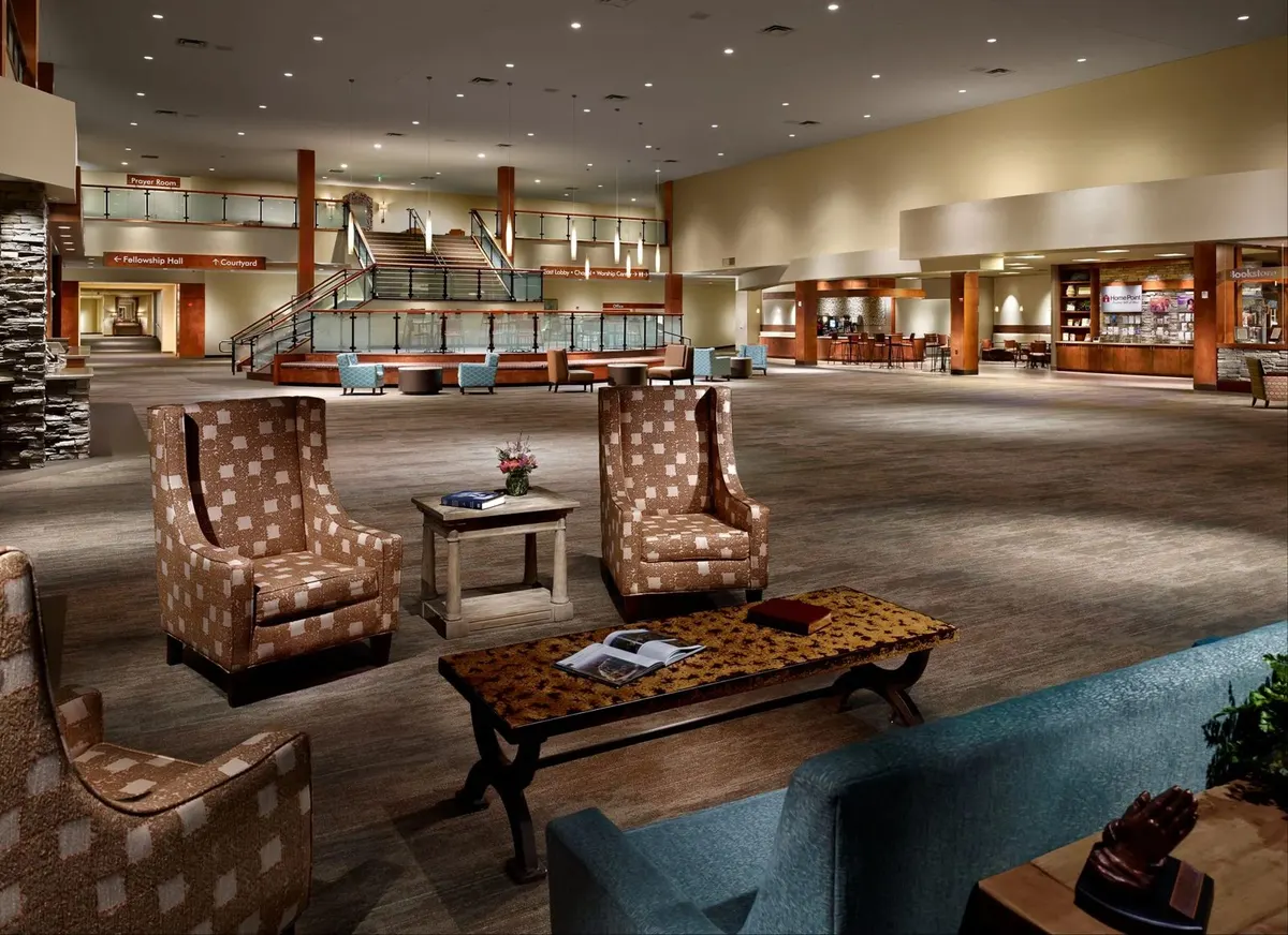 Bellevue - West Lobby: photo 2