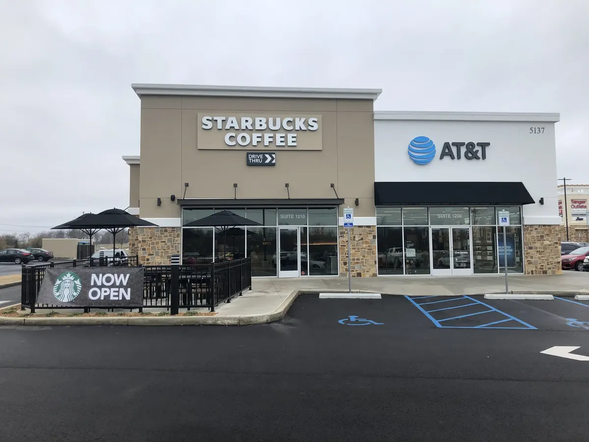 Tanger Outlet Mall — Retail Building: photo 1